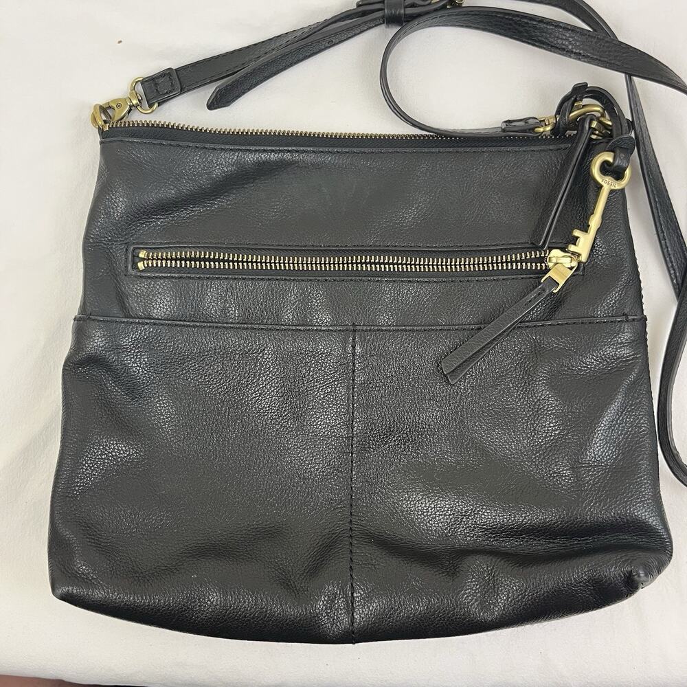Fossil Leather Crossbody Bag Women’s Adjustable Strap Key Charm Black